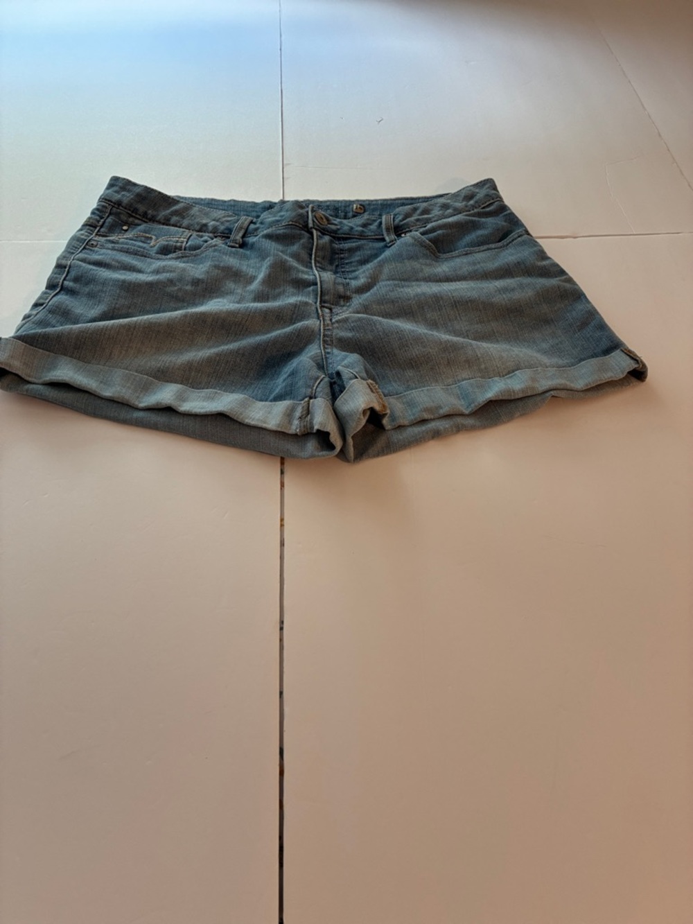 Vintage Faded Glory Women's Denim Roll-Hem Shorts in Faded Blue
